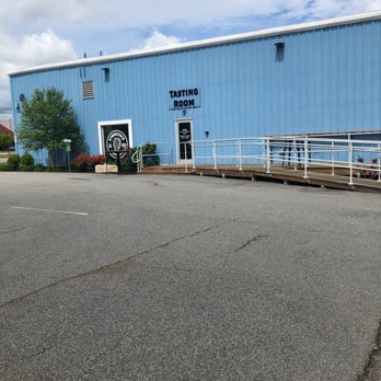 Stoneface Brewing - Outdoors - Breweries Near Me - Newington, New Hampshire Stoneface Brewing - Outdoors - Breweries Near Me - Newington, New Hampshire