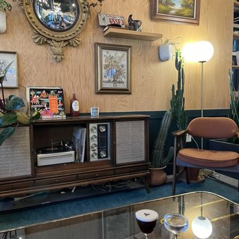 Bellwood Coffee - Riverside - Lounge area with martinis - Coffee Roasteries Near Me - Atlanta, Georgia