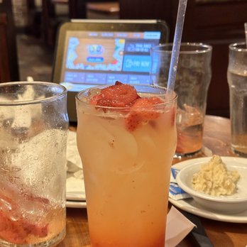Cheddar's Scratch Kitchen - Strawberry lemonade - American Near Me - Garland, Texas