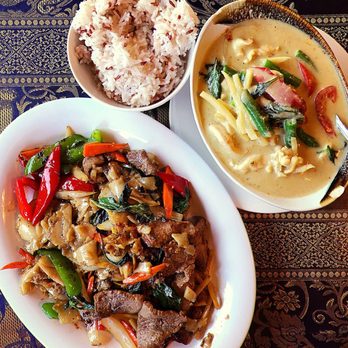 Phonthip Style Thai Restaurant - Drunken noodles and green curry. Drunken noodle was dope even when sober! - Thai Near Me - Spokane, Washington Phonthip Style Thai Restaurant - Drunken noodles and green curry. Drunken noodle was dope even when sober! - Thai Near Me - Spokane, Washington