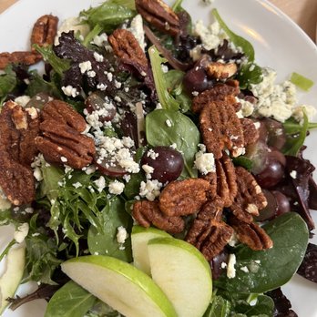 The Red Grape - Gorgonzola Salad, Red Grape. - Pizza Near Me - Sonoma, California The Red Grape - Gorgonzola Salad, Red Grape. - Pizza Near Me - Sonoma, California