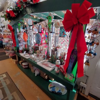 Clemmons Country Store - a christmas display - Fruits & Veggies Near Me - Clemmons, North Carolina