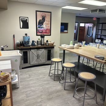 The Clay Corner - Hand building table, cleaning sink and coffee station - Art Classes Near Me - Mammoth Lakes, California