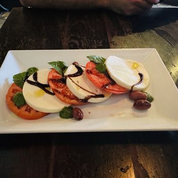 Apizza Brooklyn - CAPRESE - Pizza Near Me - Miami, Florida