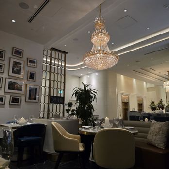 Dahlia - The Art Deco chandelier is lovely. - Italian Near Me - Vancouver, British Columbia