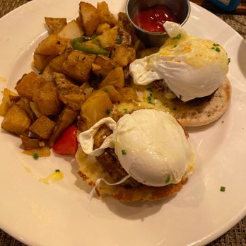Roanoke - Crab cake Benedict - Cocktail Bars Near Me - Chicago, Illinois Roanoke - Crab cake Benedict - Cocktail Bars Near Me - Chicago, Illinois
