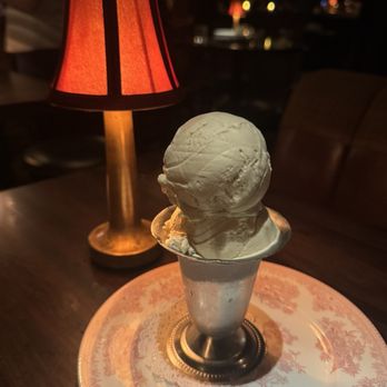 Gilt Bar - Brown butter ice cream - New American Near Me - Chicago, Illinois