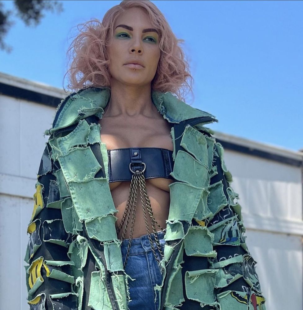 Flor De Liz Guior Logo