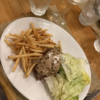 Le Bouchon Du Grove - Le Filet Mignon de Bœuf Sauce au Poivre Vert Frites et Salade (8 Oz Angus) - French Near Me - Coconut Grove, Florida