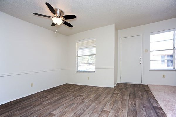 Brookhollow Apartments