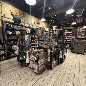 Cracker Barrel Old Country Store - Southern Near Me - Gibsonton, Florida
