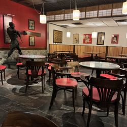 Kabuto Japanese House of Steaks and Sushi - Dining area