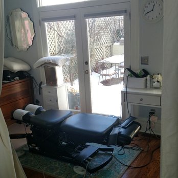 Elizabeth Kincaid, DC - Alpha Back Chiropractic - Comfortable adjustment area - Chiropractors Near Me - Denver, Colorado