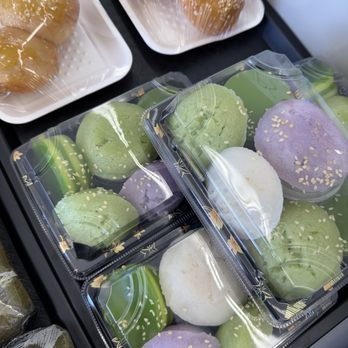 Banh Bao Ca Can - bánh ngọt mixed $6.5  bánh cam ngọt $4 - Vietnamese Near Me - Westminster, California
