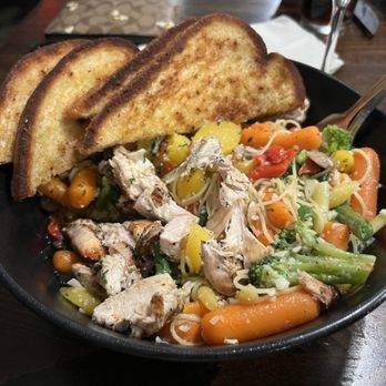 Pondis - Angel hair pasta primavera with chicken - Bars Near Me - Lisbon, Ohio