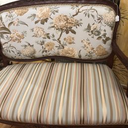 pretty little couch! pretty little couch!