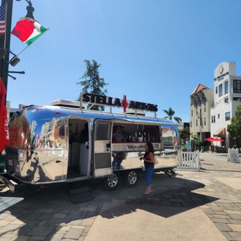 Piazza Della Famiglia - Stella Artois in the Piazza - Shopping Centers Near Me - San Diego, California Piazza Della Famiglia - Stella Artois in the Piazza - Shopping Centers Near Me - San Diego, California