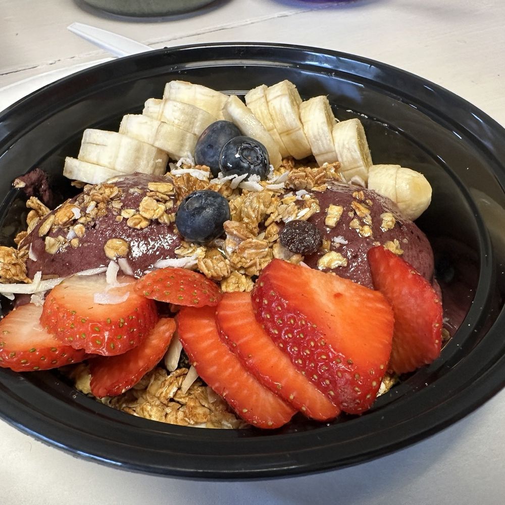 Fresh Bites Hawaii - Yummy açaí bowl-2 scoops! - Poke Near Me - Honolulu, Hawaii Fresh Bites Hawaii - Yummy açaí bowl-2 scoops! - Poke Near Me - Honolulu, Hawaii