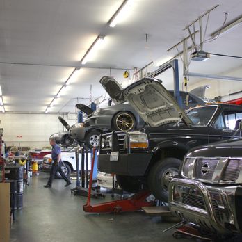 George's Transmissions - The inside of George's Transmissions repair shop - Transmission Repair Near Me - Seattle, Washington George's Transmissions - The inside of George's Transmissions repair shop - Transmission Repair Near Me - Seattle, Washington