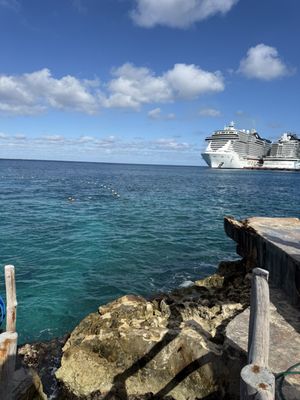 Jeanie's Restaurant & Beach Club by null