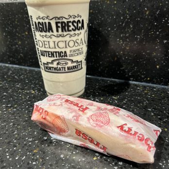 Mercado Gonzalez - Horchata sin hielo y tamal de fresa - Mexican Near Me - Costa Mesa, California