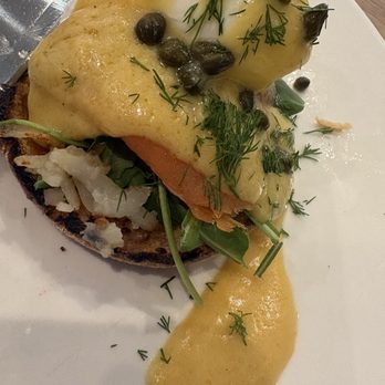 Broken Yolk Cafe - Smoked Salmon Benedict - American Near Me - Las Vegas, Nevada