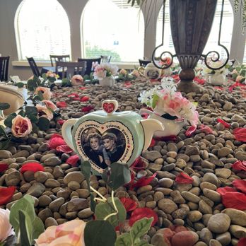 Quirky Royal Tea Room - Love the center display. - Tea Rooms Near Me - Gilbert, Arizona Quirky Royal Tea Room - Love the center display. - Tea Rooms Near Me - Gilbert, Arizona