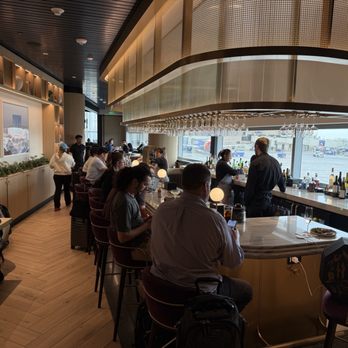 Sapphire Lounge - Airport Lounges Near Me - Phoenix, Arizona