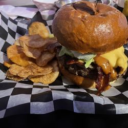Michael's Tavern - Smokehouse burger