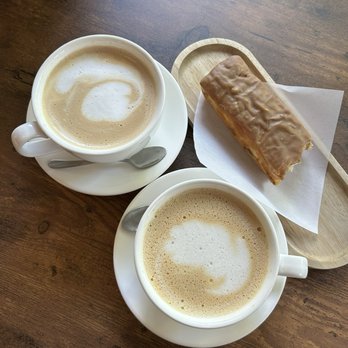 Glossy Beans Cafe - Caramel latte - Coffee & Tea Near Me - Issaquah, Washington Glossy Beans Cafe - Caramel latte - Coffee & Tea Near Me - Issaquah, Washington
