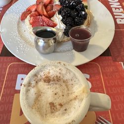 La Casa del Waffle - Waffle y latte de cajeta