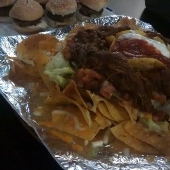 W Burger Bar - Pulled pork nachos + slider sampler. Delicious! - Burgers Near Me - Toronto, Ontario W Burger Bar - Pulled pork nachos + slider sampler. Delicious! - Burgers Near Me - Toronto, Ontario