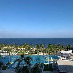 Lounge Pool Lounge Pool