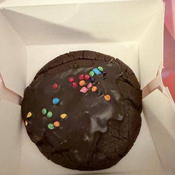 Crumbl - National Harbor - Bakeries Near Me - Oxon Hill, Maryland