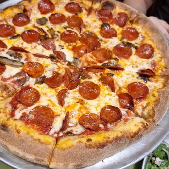 Flippers Pizza - Pizza Near Me - Lake Mary, Florida Flippers Pizza - Pizza Near Me - Lake Mary, Florida