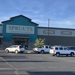 Sprouts Farmers Market - Plenty of close parking spots at Sprouts on a weekend day.