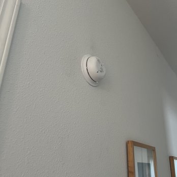 Zoetic Electric - This is the replacement smoke/CO2 detector that they installed in my hallway - Electricians Near Me