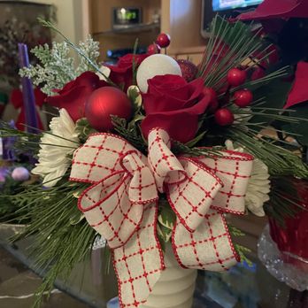 East Arrowhead Flowers - Beautiful arrangement to cheer someone for Christmas - Florists Near Me - Chandler, Arizona East Arrowhead Flowers - Beautiful arrangement to cheer someone for Christmas - Florists Near Me - Chandler, Arizona