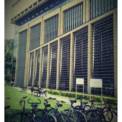 Biblioteka Jagiellońska - Gmach BJ od strony ul. Oleandry.