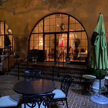 Rosewood Mansion on Turtle Creek - Restaurant and patio - Hotels Near Me - Dallas, Texas Rosewood Mansion on Turtle Creek - Restaurant and patio - Hotels Near Me - Dallas, Texas