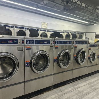 Timber Oaks Wash & Dry - Washers and dryers - Laundromat Near Me - Spring, Texas Timber Oaks Wash & Dry - Washers and dryers - Laundromat Near Me - Spring, Texas