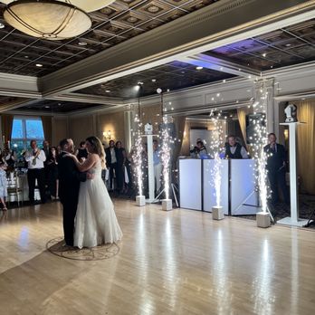 Rob Hines Entertainment - DJ Booth and Sparklers - DJs Near Me Rob Hines Entertainment - DJ Booth and Sparklers - DJs Near Me
