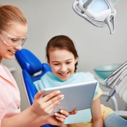 Eva Du - Dentist Newton Waltham