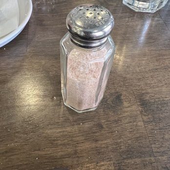 Café Alma - Pink Himalayan salt at the table!!! I was so excited to see this in a restaurant, it's something I use at home but don't ever see out - Breakfast & Brunch Near Me - Cincinnati, Ohio