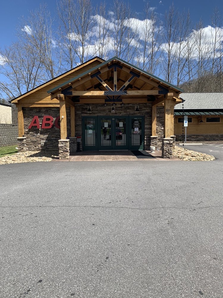 BLACK MOUNTAIN ABC STORE Updated September 2024 207 Nc Highway 9