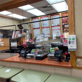 Wendy's - No one to take orders, working very slow. Rude staff. - Fast Food Near Me - Bayside, New York