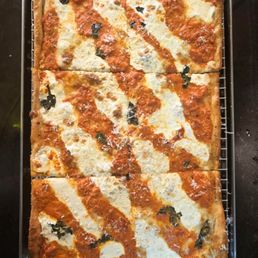 L) Grandma Vodka Pizza
