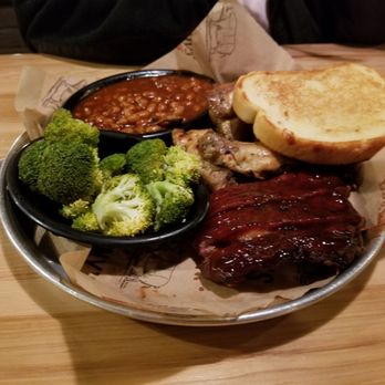 Sonny's BBQ - Wings, ribs, baked beans and broccoli - Barbeque Near Me - Orlando, Florida Sonny's BBQ - Wings, ribs, baked beans and broccoli - Barbeque Near Me - Orlando, Florida