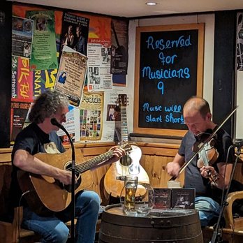 O'Sullivan's Courthouse Pub - Jeremy Spencer and Tommy O'Sullivan playing a brilliant session - Pubs Near Me - Dingle, Kentucky
