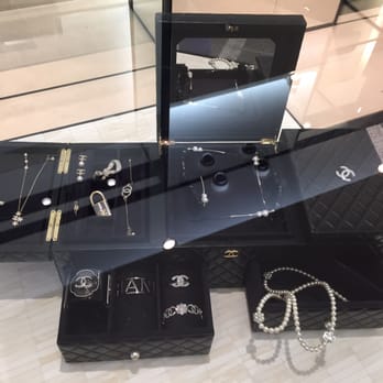 Chanel - Cosmetics & Beauty Supply Near Me - Paris, 75 Chanel - Cosmetics & Beauty Supply Near Me - Paris, 75